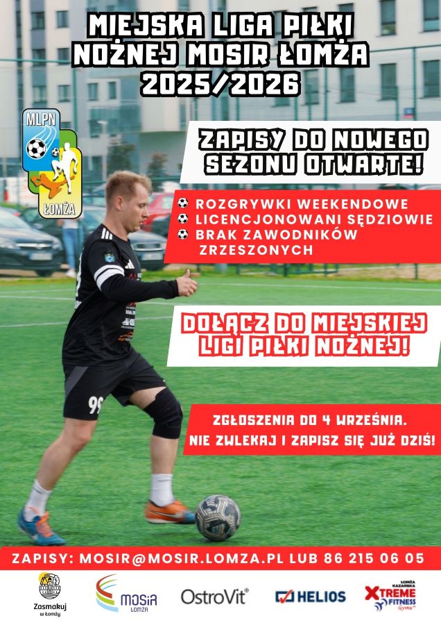 zdjęcie mężczyzny grającego w piłke nożną na murawie