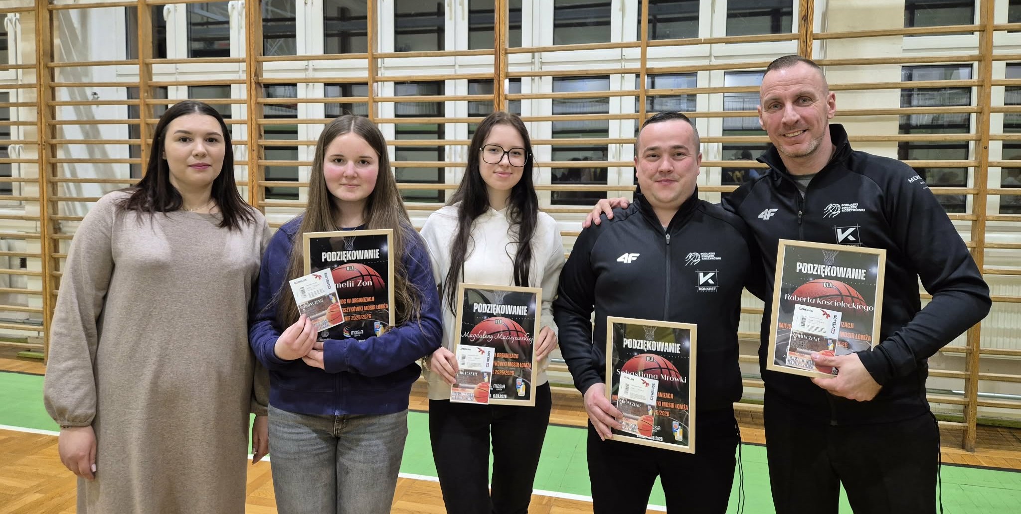 sędziowie i dyrektorka kina Helios Łomża